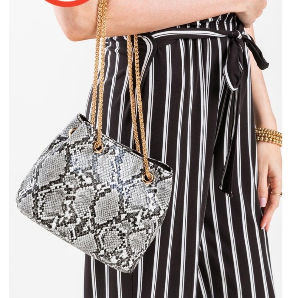 Francesca's Snake print Bucket handbag NWT